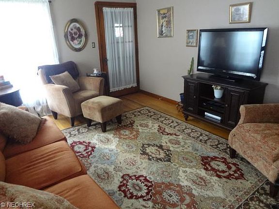 3rd image of 14118 Saint James Ave