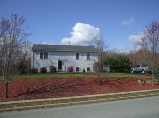 69 Hunters Crossing Dr, Coventry, RI 02816