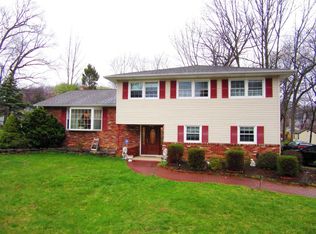 3 Ironwood Dr, Morris Plains, NJ 07950