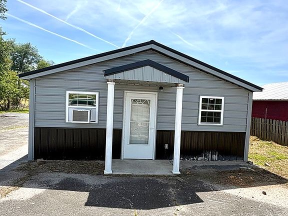 2nd image of 411 Mammoth Cave St