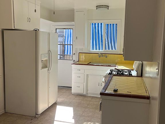 3rd image of 13207-13213 Oxnard St #12
