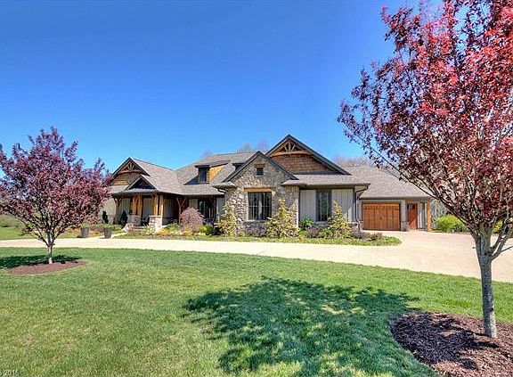 2nd image of 526 Skytop Farm Ln