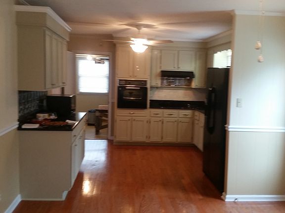 2nd image of 813 Laurel Dr