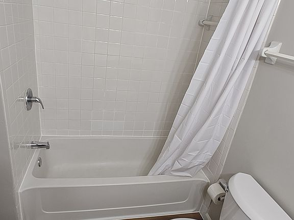 5th image of 652 Kenwick Cir