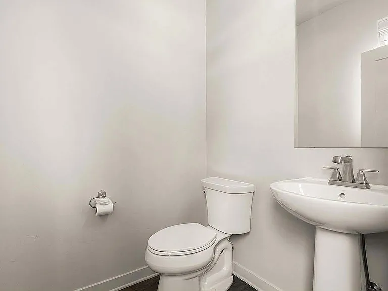 2366 NE Victor Pl — Photo 11