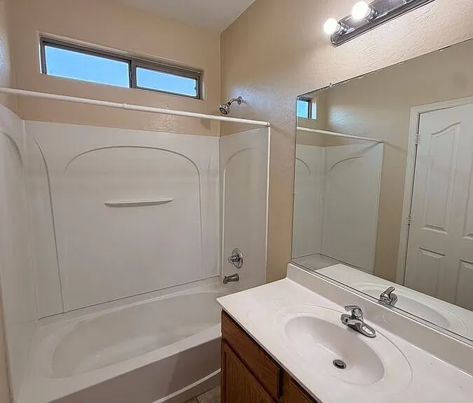 15227 W Jackson St — Photo 6