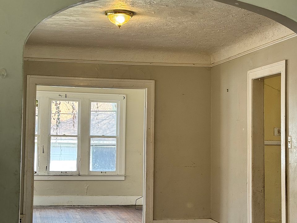 1st image of 4376 Kensington Ave