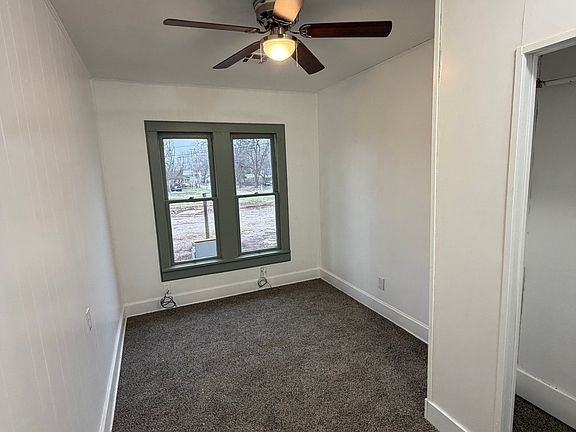3rd image of 920 S Duck St #1/2