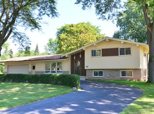 14260 Meadowbrook Ln, Brookfield, WI 53005