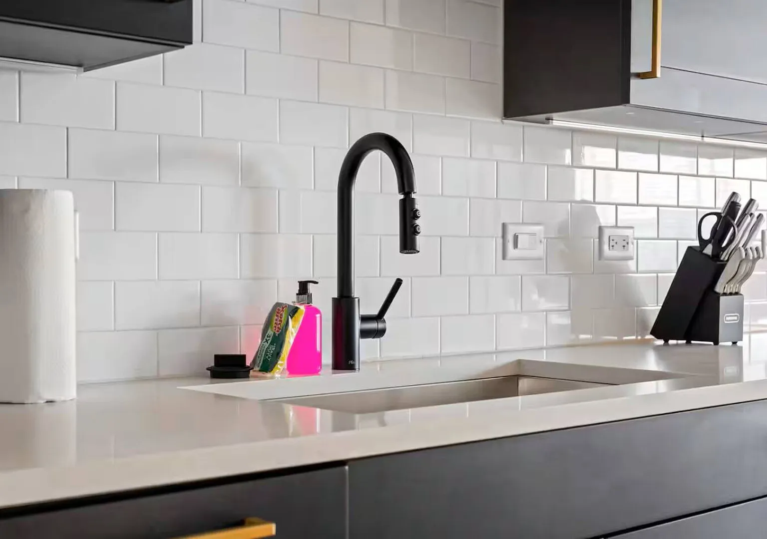 Spacious Studio in Midtown / Free Pool and Parking — Photo 4