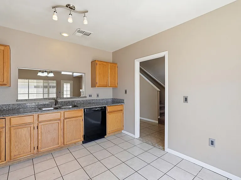 1146 N Granada Dr — Photo 6