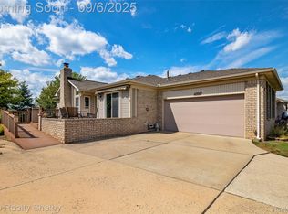 50165 Pepper Tree Dr #52, Macomb, MI 48044