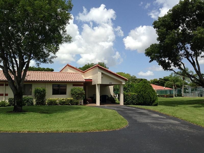 1st image of 360 Lakeside Ct