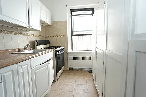 Rented by Norman Raindel, LREB | media 5