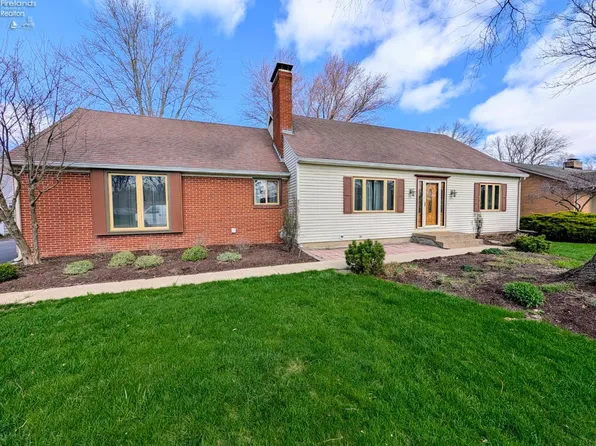 317 Cedar Brook Ln, Sandusky, OH 44870