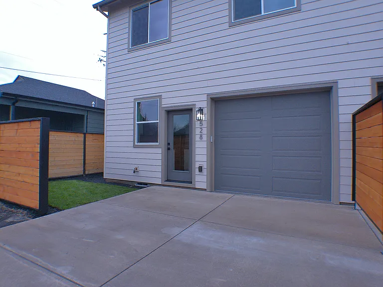 528 S 7th St — Photo 36