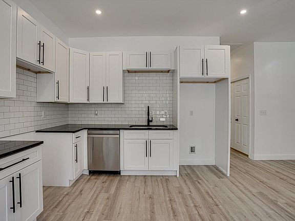 3rd image of 2409 N Chamberlain Ave