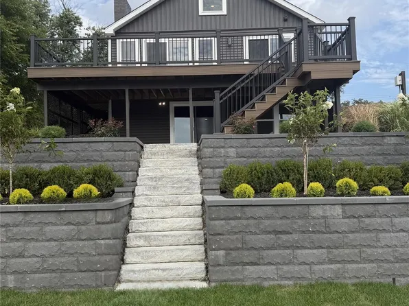 6298 Fonda Lake Dr, Brighton, MI 48116