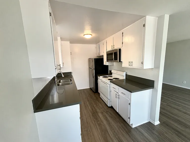 18411 Vincennes Street — Photo 73