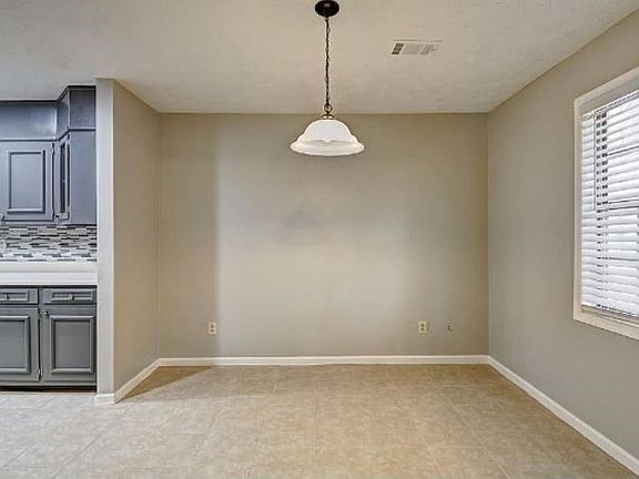 5th image of 2721 Herron Cir