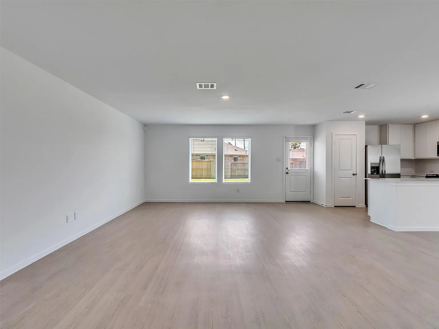 4 bed, 2.5 bath, 2039 sqft, $1,950 — Photo 4