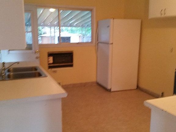 4th image of 1028 Rosewood Ave