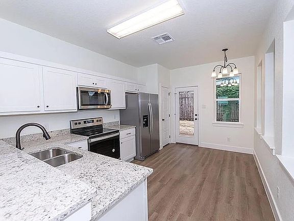 4th image of 510 Mueller St #22