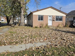 17405 Ivanhoe St, Roseville, MI