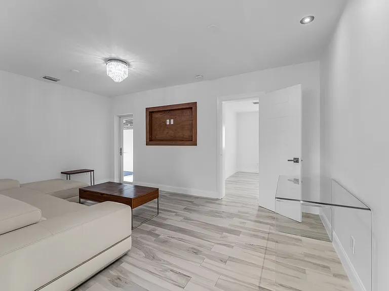 4780 NW 6th St — Photo 13