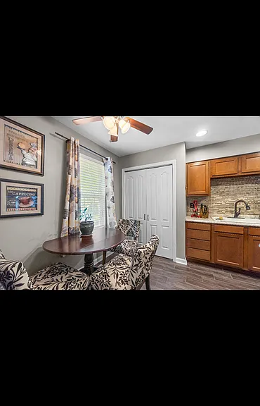 539 Congressional Dr — Photo 2