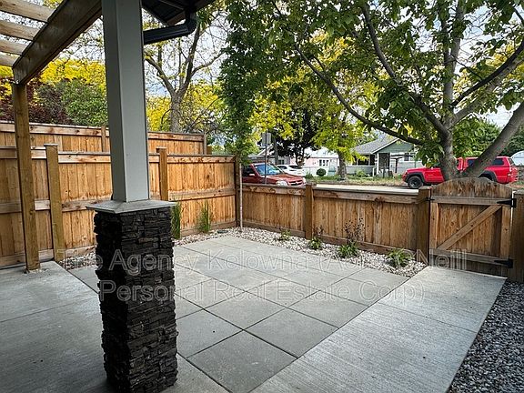 3rd image of 831 Wilson Ave #4