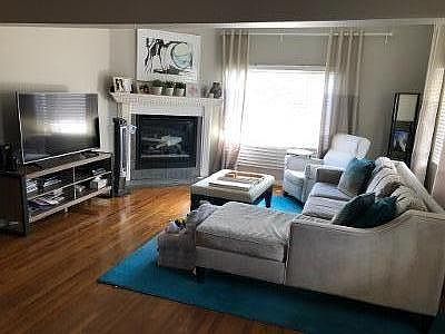 living room, gas fireplace