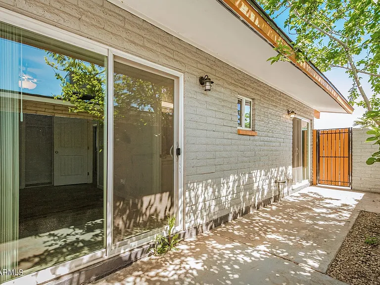 1118 S McClintock Dr — Photo 17