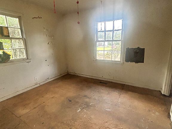 5th image of 102 Brown Dr