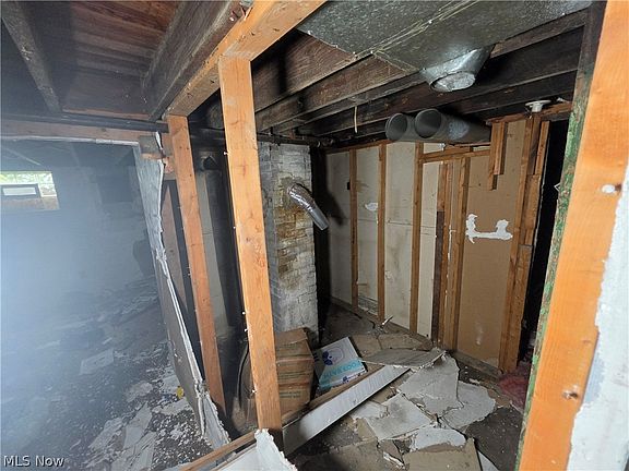 3rd image of 384 Turner St