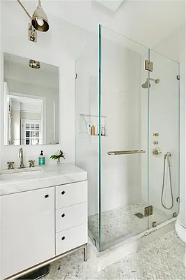 Sold by Liss Real Estate Group LLC | media 29