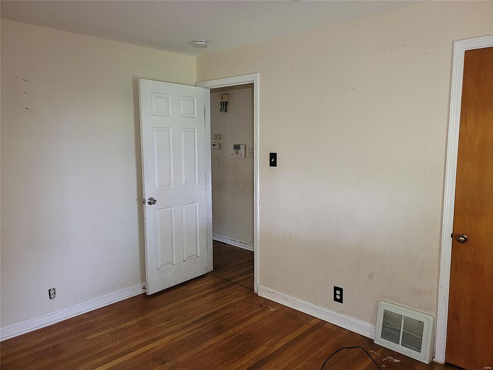 2nd image of 1120 Addison Dr