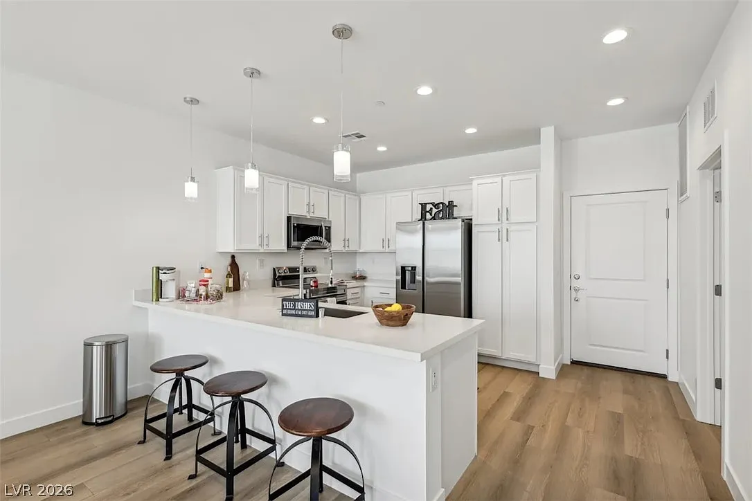 3 bed, 2.5 bath, 1637 sqft, $2,385 — Photo 4