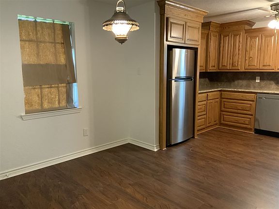 3rd image of 6095 Windsong St