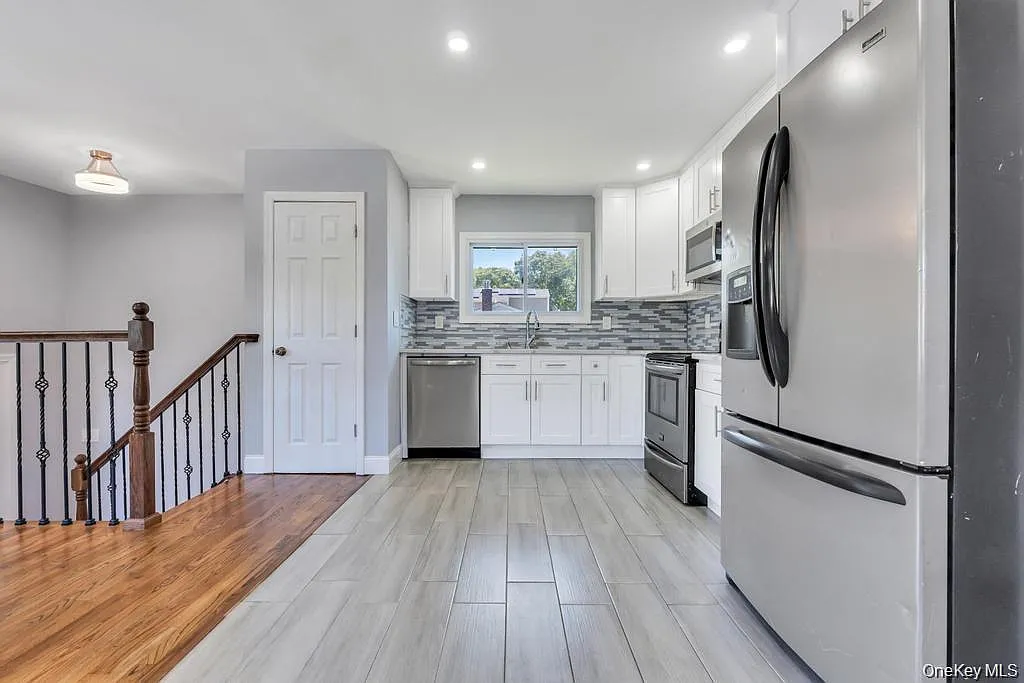 3 bed, 1.0 bath, 1000 sqft, $3,300 — Photo 3