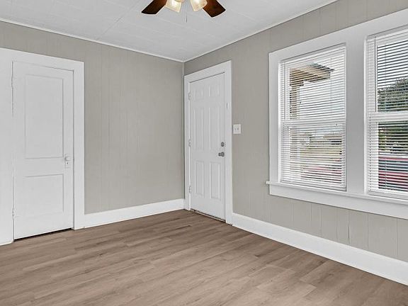 5th image of 203 3rd Ave NW