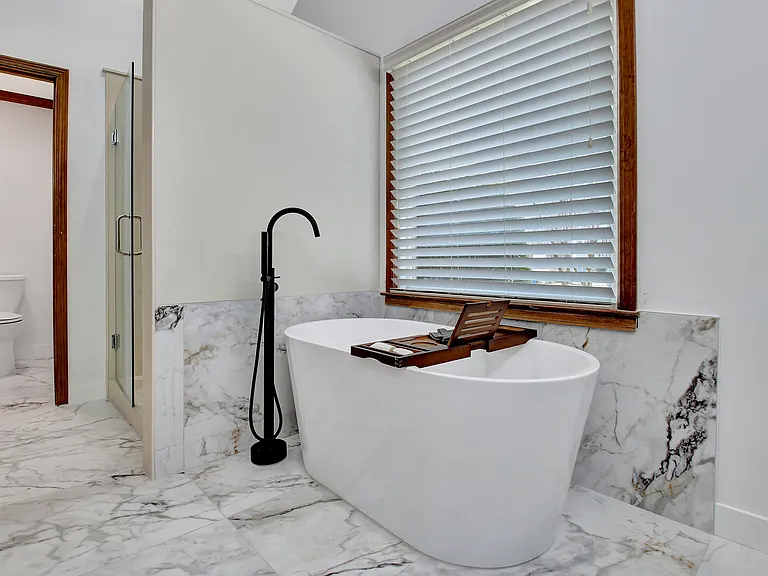 401 Tenterden Curv — Photo 44