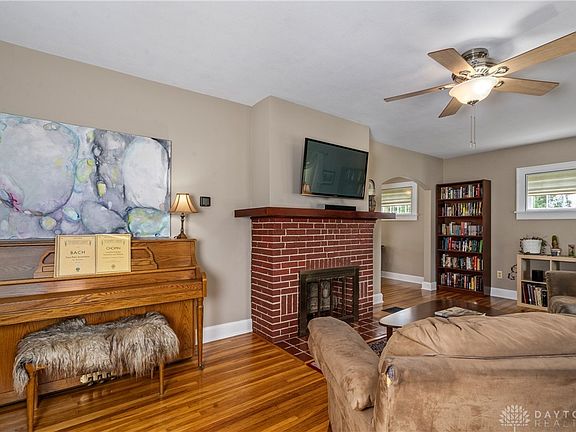 4th image of 1541 Gummer Ave
