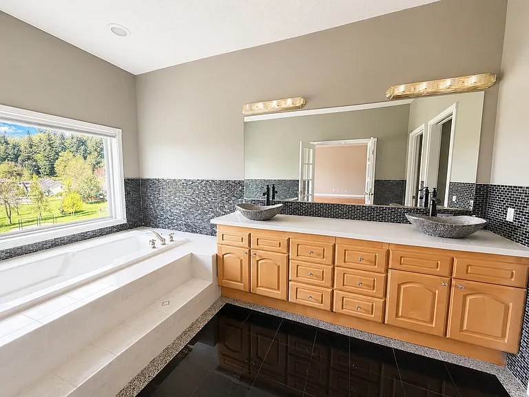 2437 SW Linneman Dr — Photo 10