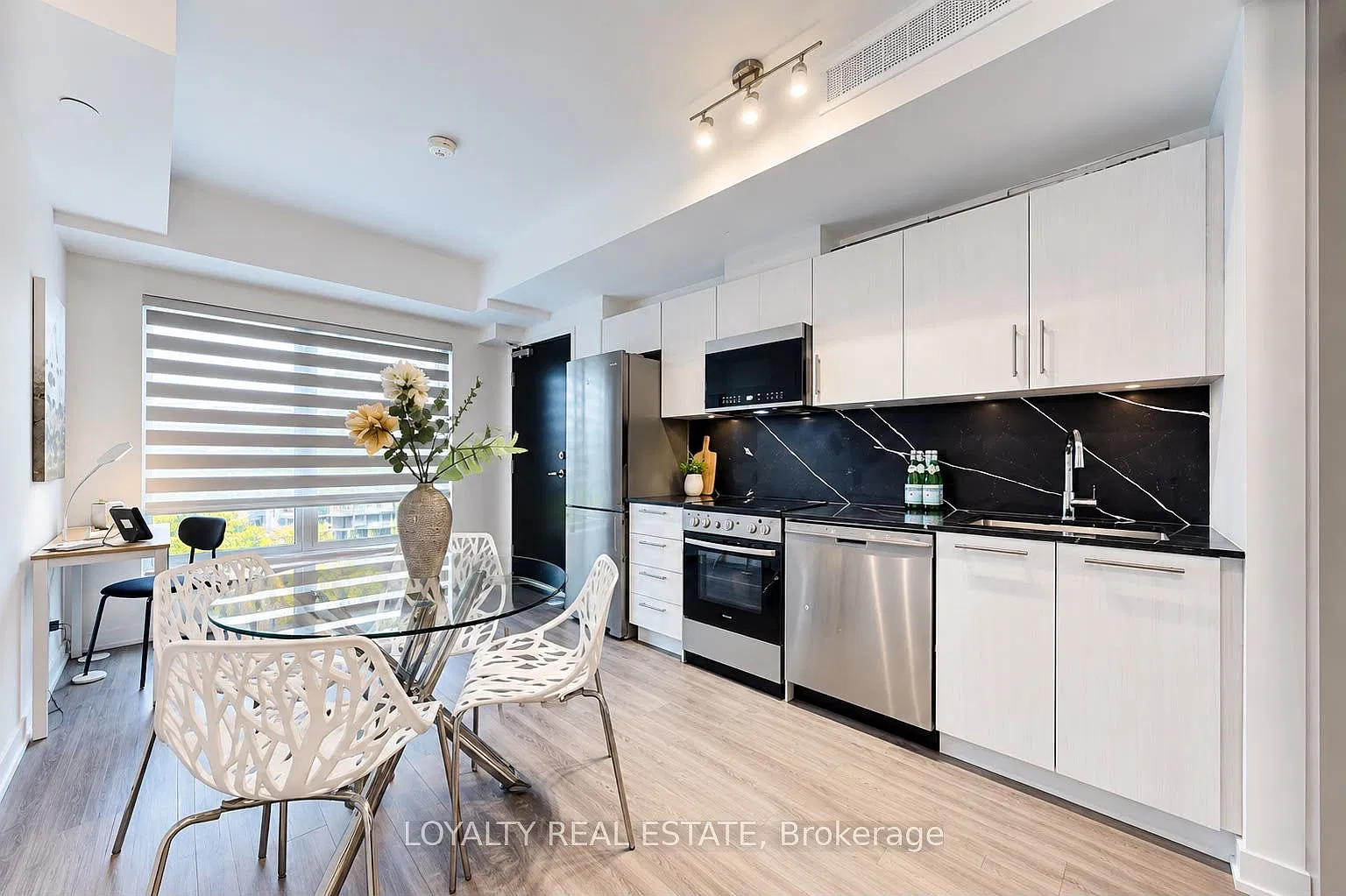 861 Sheppard Ave W — Photo 2