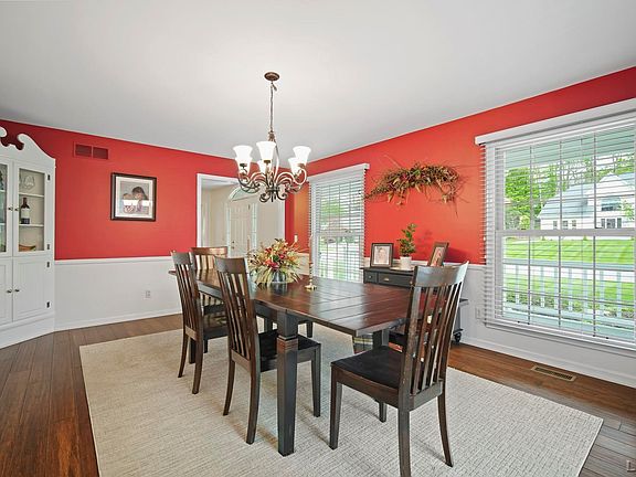 4th image of 671 Stoneridge Dr