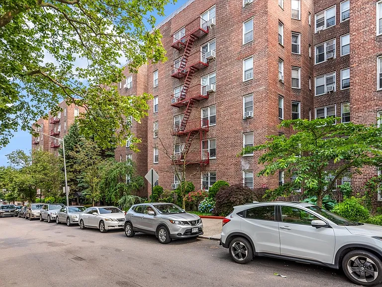 6730 Clyde St #3B — Photo 12