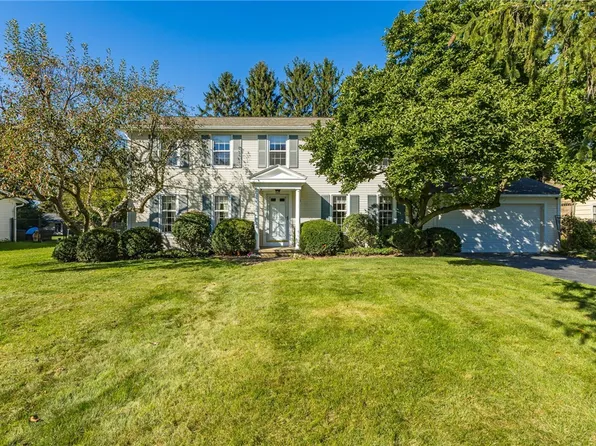 10 Barnfield Rd, Pittsford, NY 14534