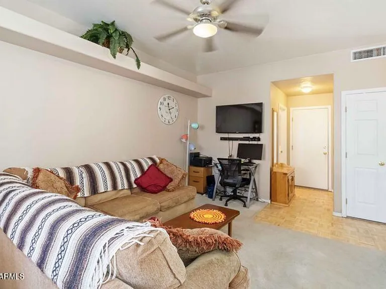 521 N Cobblestone St — Photo 11
