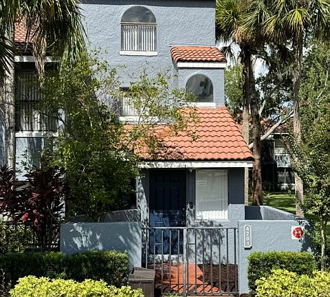 3rd image of 4701 Capri Pl